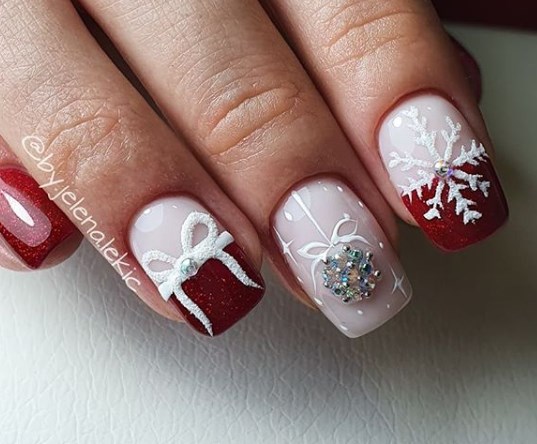 Новорічний манікюр 2020
