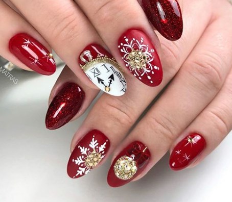 Новорічний манікюр 2020