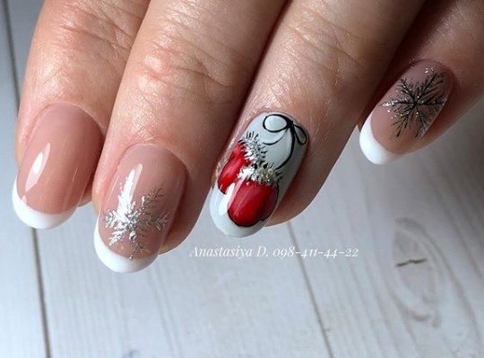 Новорічний манікюр 2020