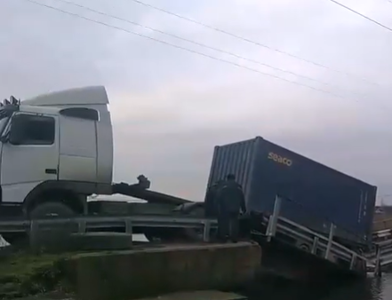 Под Николаевом уничтожен понтонный мост