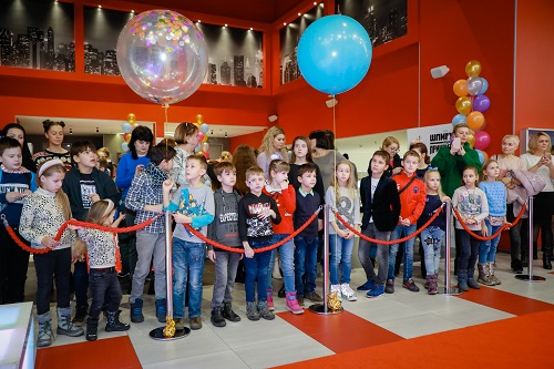 Шпигуни під прикриттям Допрем'єрний показ