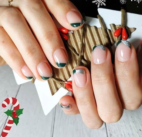 Новогодний маникюр на короткие ногти 2020