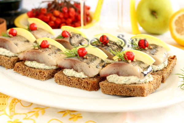 Канапе с селедкой