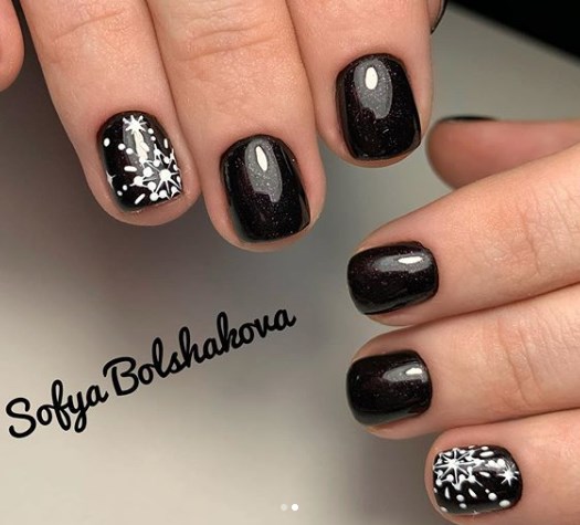 Элегантный новогодний маникюр 2020