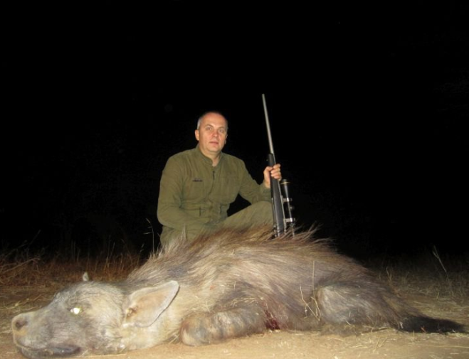В Сети показали фото Нестора Шуфрича с мертвыми африканскими животными