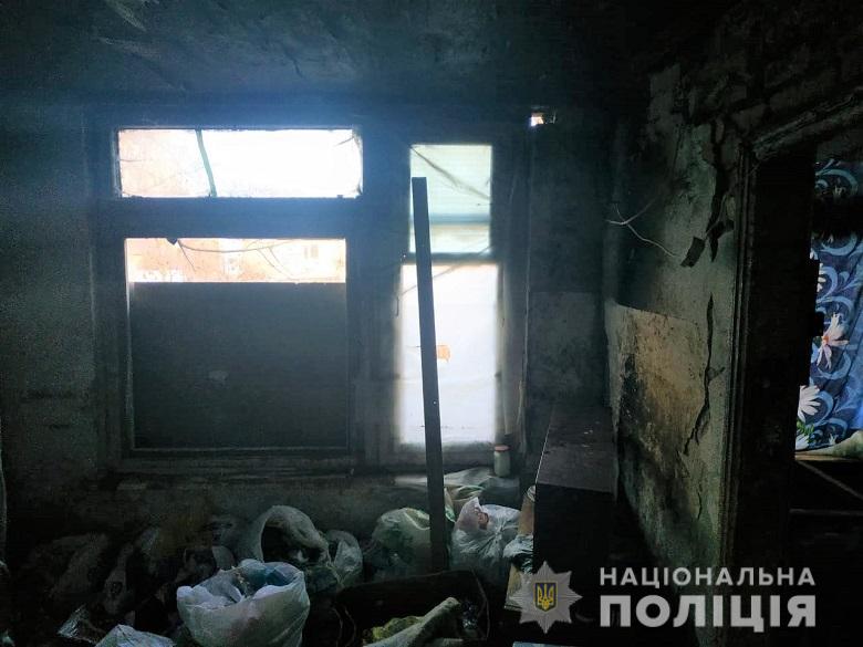 В Киеве в заброшенном доме нашли семью с двумя маленькими детьми: подробности