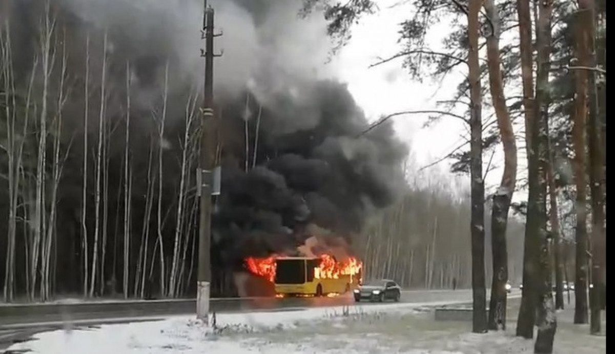 Пожар на автобусной спб. Ольгино пожар. Пожар автобус Новосибирск.