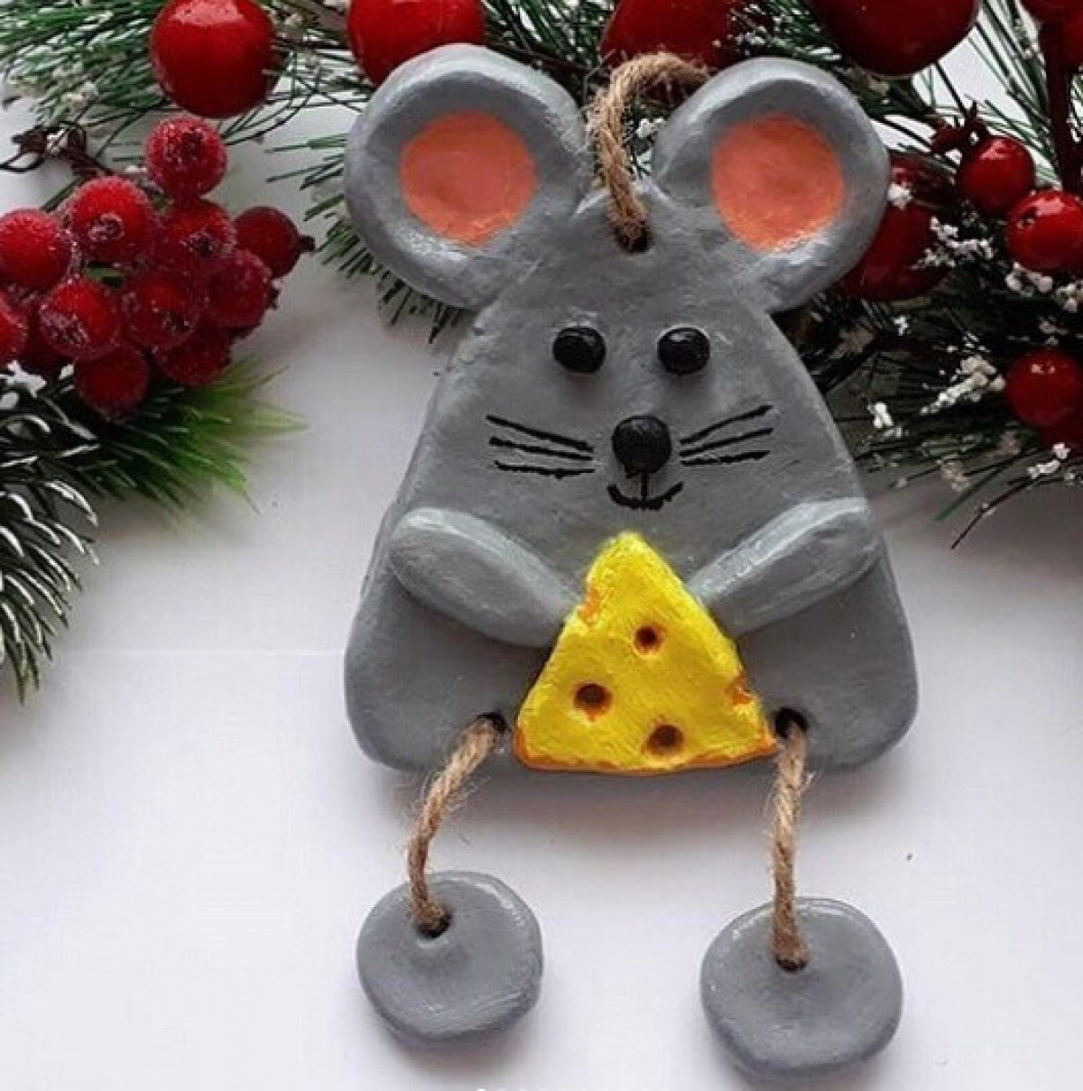 Новогодняя мышка из соленого теста