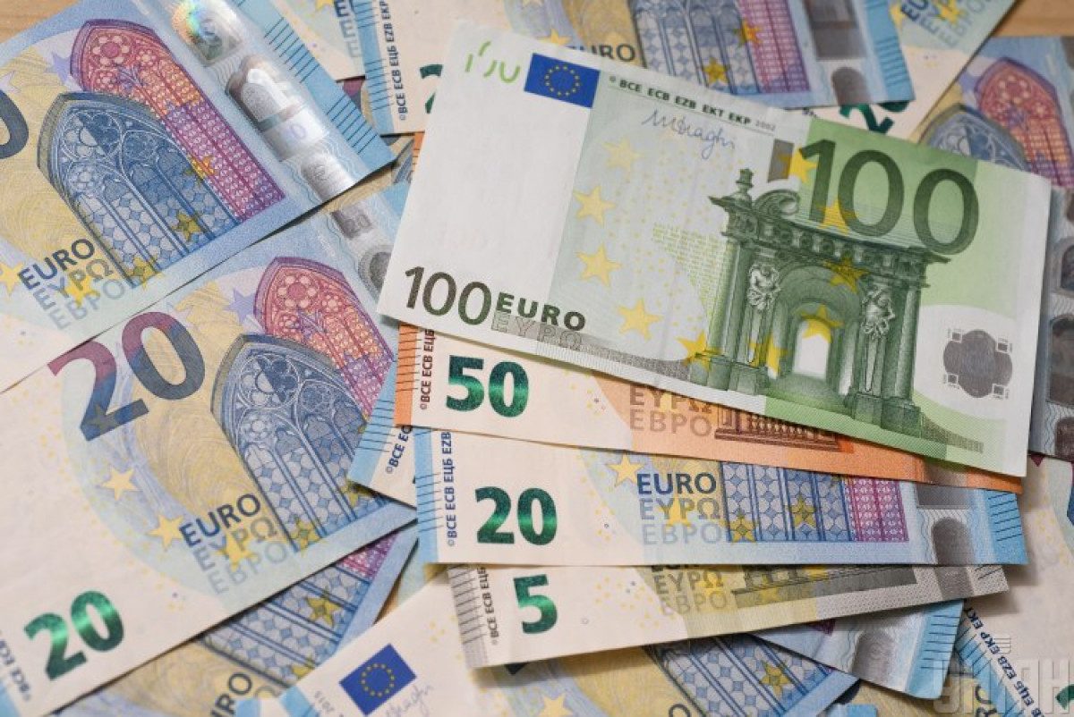 Евро к белорусскому. Белорусские деньги. Евро валюта. Доллар и евро. Валюта Испании евро.