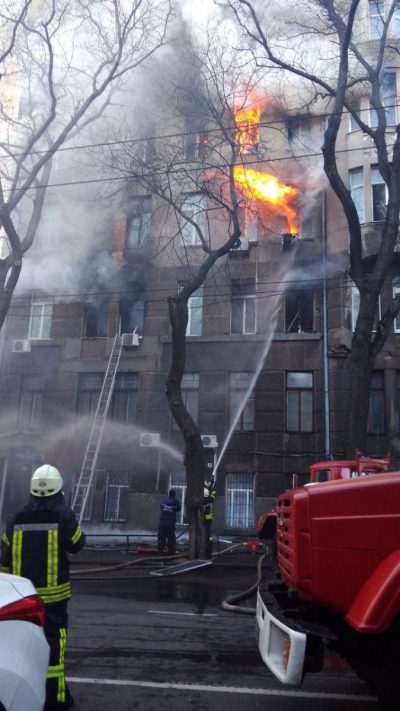 В результате пожара в колледже Одессы госпитализирован 21 человек - Пожар Одесса сегодня В результате пожара в колледже Одессы госпитализирован 21 человек - Пожар Одесса сегодня