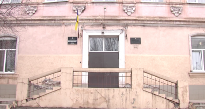 ЧП в Мариуполе: в одной из школ прямо на уроке обрушился потолок