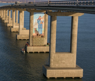 Политтехнолог потроллил мурал, нарисованный на опоре Крымского моста