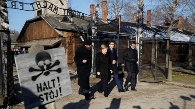 Меркель впервые приехала в концлагерь нацистов Освенцим / Фото: скриншот из видео Меркель впервые приехала в концлагерь нацистов Освенцим / Фото: скриншот из видео
