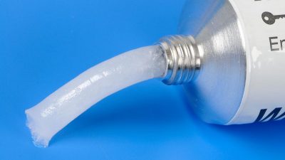 Депутат подарил вазелин нижегородским чиновникам / Фото: Global Look Press Депутат подарил вазелин нижегородским чиновникам / Фото: Global Look Press