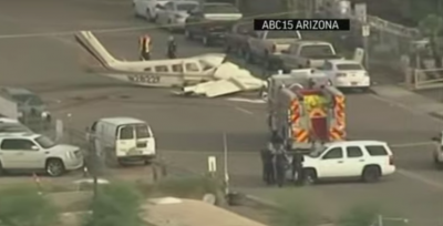 В США самолет экстренно приземлился на оживленную трассу