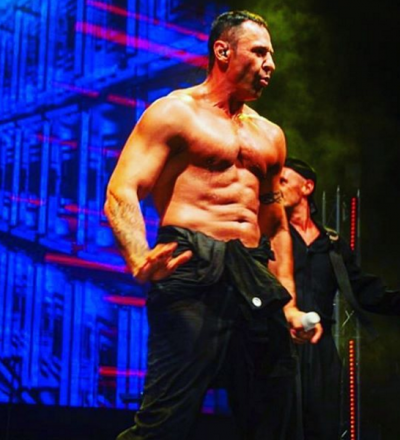 Экс-солиста Чай вдвоем обвинили в занятии гей-проституцией