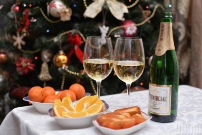 Можно приготовить мясные, рыбные и фруктовые салаты на праздник - Салаты на Новый год, рецепты Можно приготовить мясные, рыбные и фруктовые салаты на праздник - Салаты на Новый год, рецепты