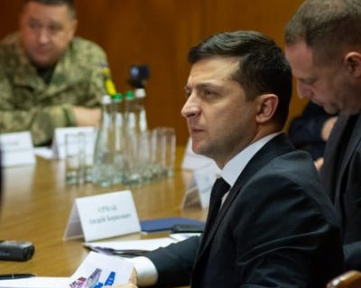 Зеленский медленно превращается в президента