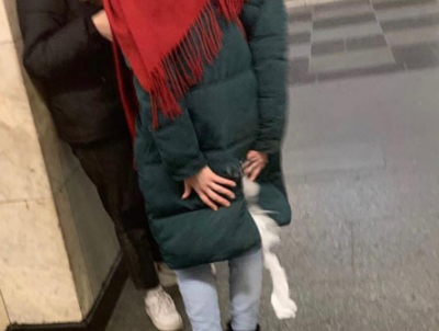 В метро Киева эскалатор "укусил" девушку-нарушительницу, опубликованы фото