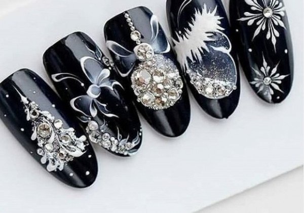 Новогодний маникюр 2020: черный маникюр зима 2020 и модный черный френч - фото