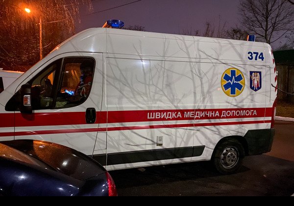 В Киеве на улице найден полностью голый мужчина