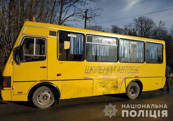 На Тернопольщине школьный автобус попал в ДТП, есть жертва