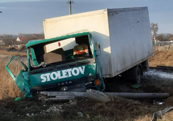 "Страшная авария": на Сумщине грузовик протаранил поезд