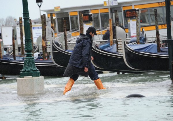 Венеция снова пошла под воду: опубликованы фото и видео потопа