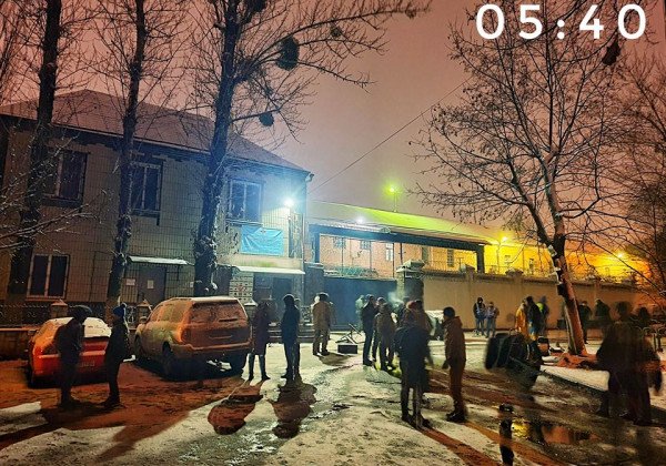 Ждут рывка силовиков: под Лукьяновским СИЗО продолжают дежурить противники освобождения экс-беркутовцев