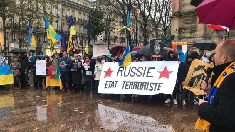 "Страна-террорист": во Франции митинговали из-за Украины