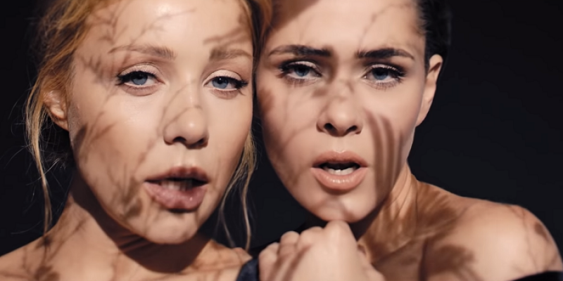 Вільна: вышел клип на саундтрек фильма Віддана с Кароль и Саниной