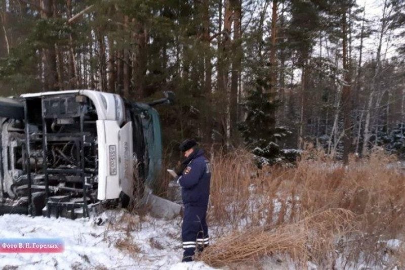 Ехали с концерта известного певца: в России перевернулся автобус, много пострадавших