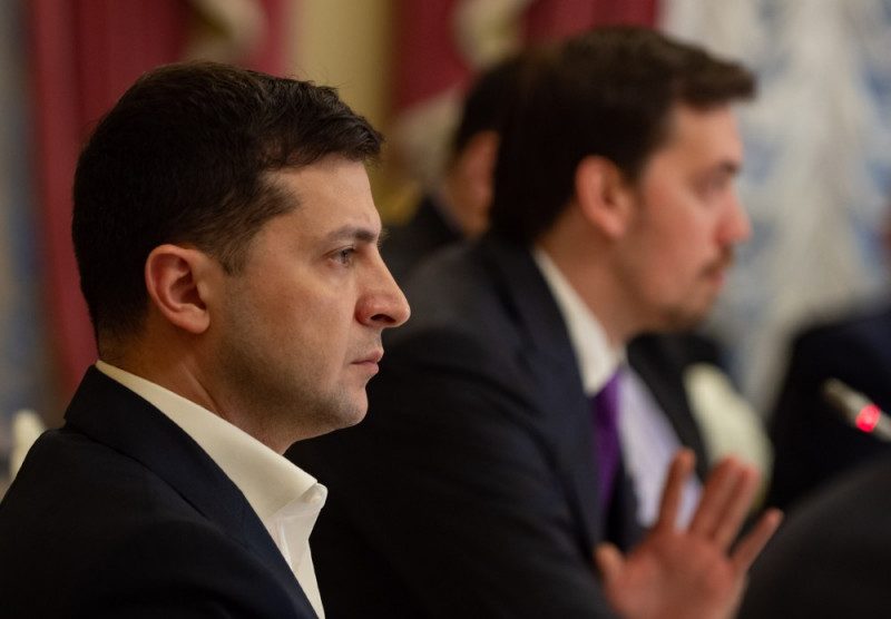 Полетели головы: Зеленский отстранил от должности губернаторов двух областей