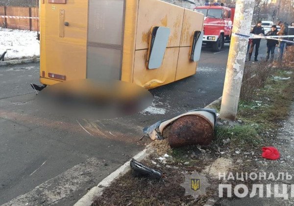 В Буче в ДТП попала маршрутка, погибли два пассажира В Буче в ДТП попала маршрутка, погибли два пассажира