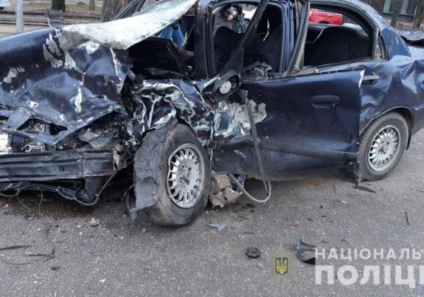 В Николаеве столкнулись Lexus и такси, есть жертвы В Николаеве столкнулись Lexus и такси, есть жертвы
