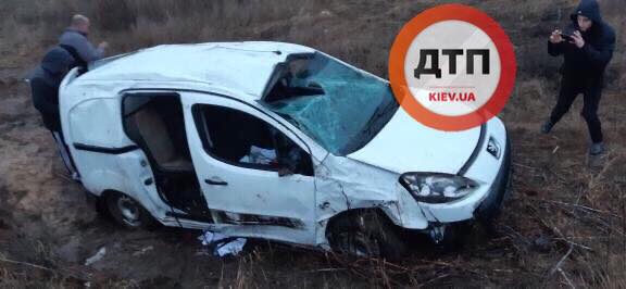 На Киевщине опрокинулось авто, в котором катались дети, узнали журналисты