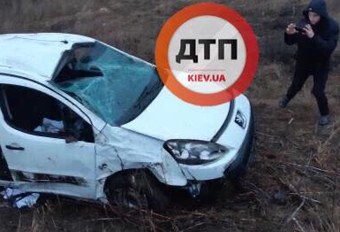 На Киевщине опрокинулось авто, в котором катались дети, узнали журналисты