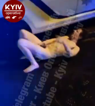 В Киеве на улице обнаружен полностью голый мужчина