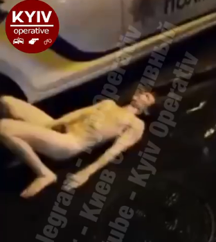 В Киеве на улице обнаружен полностью голый мужчина