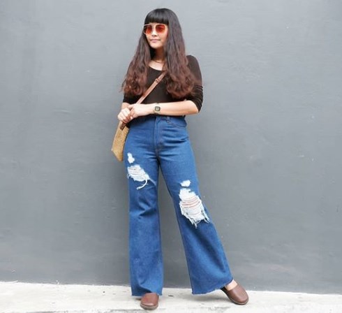 Расклешенніе джинсы опять в моде / Instagram
