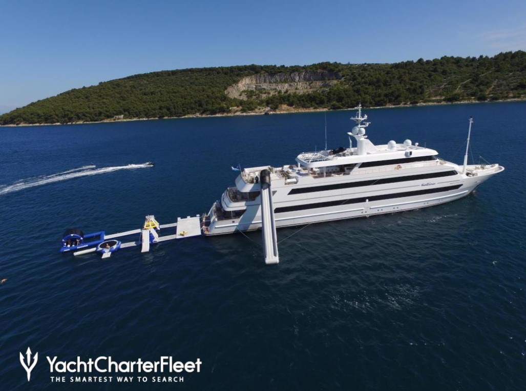 Аренда $380 тысяч: Портнов показал фешенебельную яхту Порошенко возле Сейшельских островов