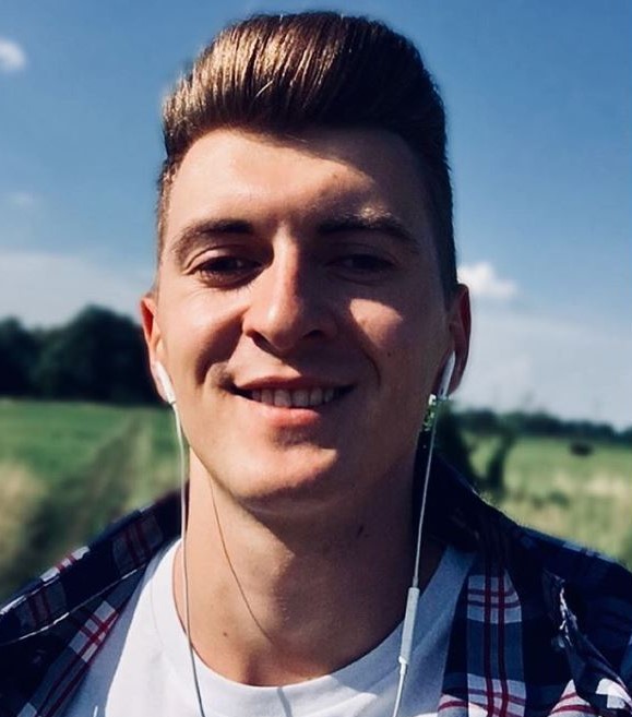 Бортпроводник Денис Лыхно