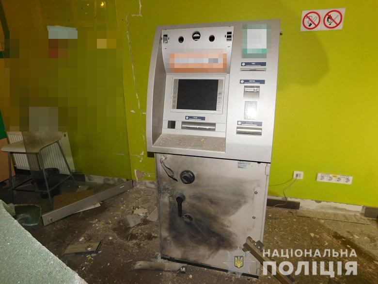 В Киеве на ул. Героев Днепра подорвали отделение банка