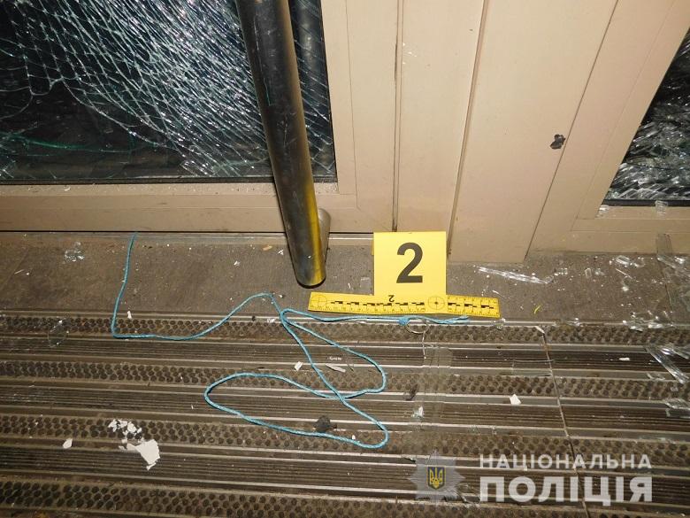 В Киеве на ул. Героев Днепра подорвали отделение банка