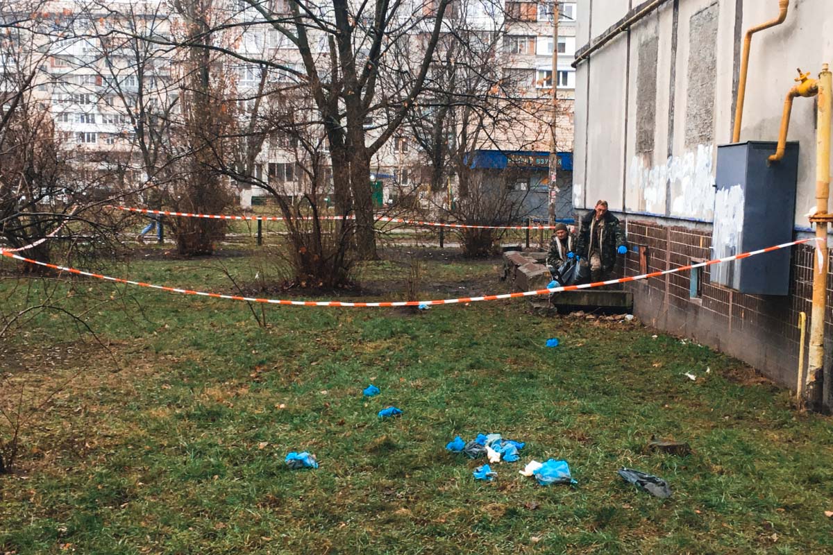 Тела мужчин, найденные в Киеве в подвале жилого дома, начали разлагаться Тела мужчин, найденные в Киеве в подвале жилого дома, начали разлагаться