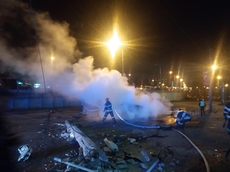 В Киеве произошло огненное ДТП В Киеве произошло огненное ДТП