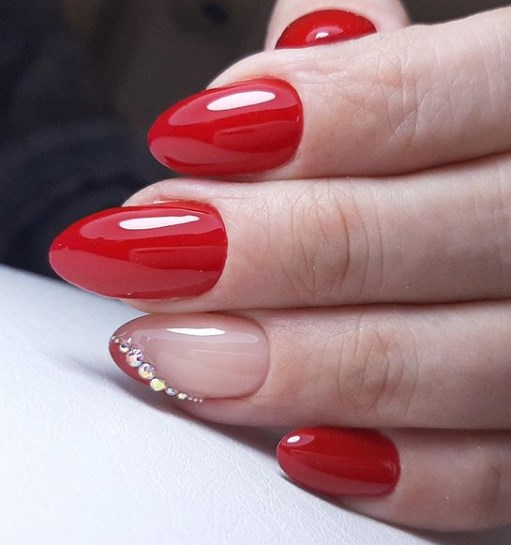 Красный маникюр 2020