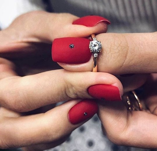 Красный маникюр 2020