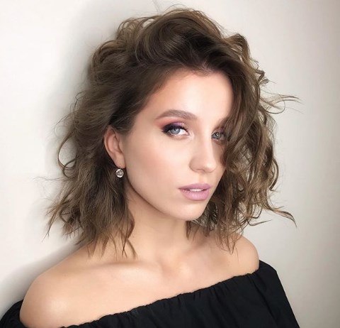 Прически 2020 на средние волосы