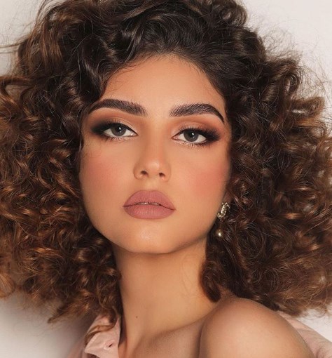 Прически 2020 на средние волосы